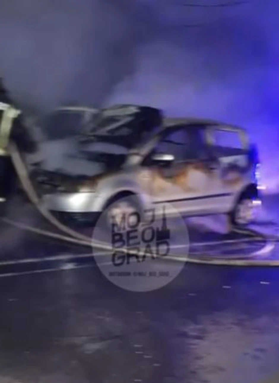 Izgorela su tri automobila