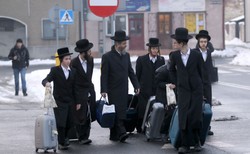 Ortodoksyjni Żydzi oddają cześć cadykowi z Lelowa. Zobacz ZDJĘCIA z pielgrzymki do Polski