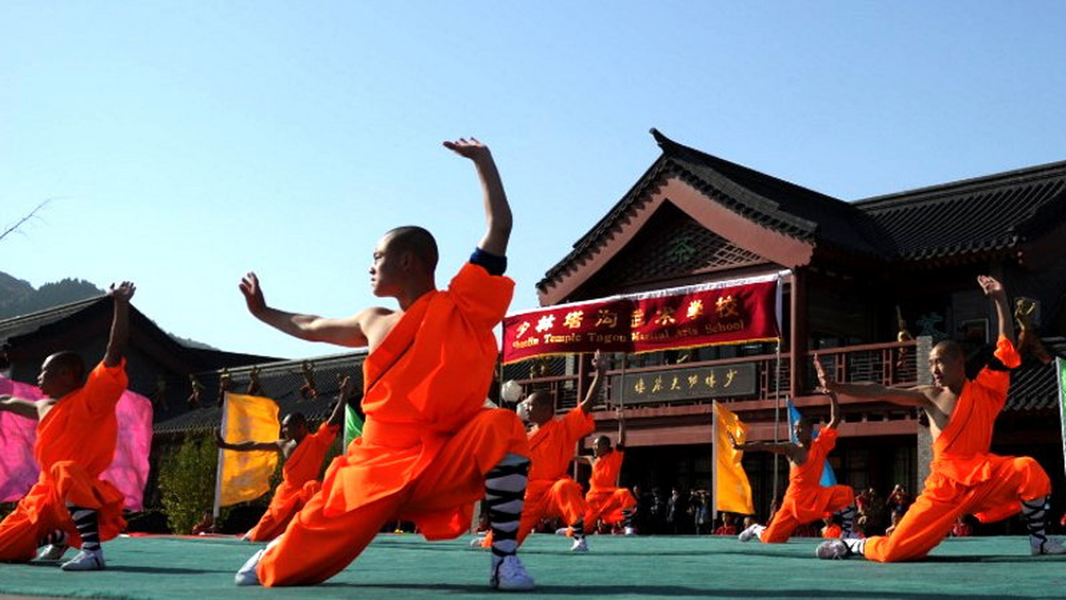 Chiński Klasztor Shaolin, legendarny ośrodek buddyzmu i miejsce narodzin kung-fu, po długich negocjacjach, uzyskał zgodę od australijskiego rządu i wybuduje w okolicach Sydney, ośrodek wart 380 milionów dolarów AUD, w skład którego wejdą świątynia, hotel, pole golfowe i szkoła kung-fu.