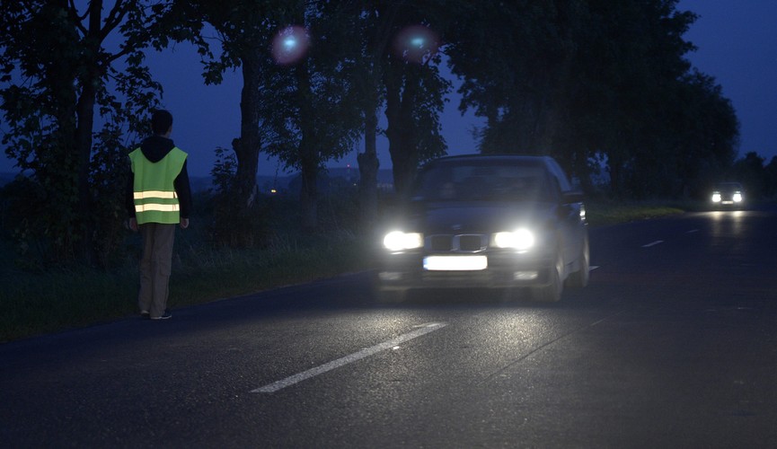 Pieszy bez odblasku? Mandat!