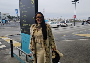 Indi Aradinović na aerodromu