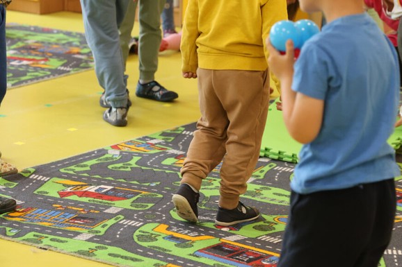 DEČAK (5) SAM IZAŠAO IZ VRTIĆA! Drama u Čačku: Mališan otišao kod majke, otac besan zbog incidenta