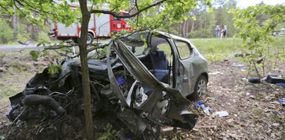 Straszny wypadek na „trasie śmierci”. Studenci roztrzaskali się o ciężarówkę