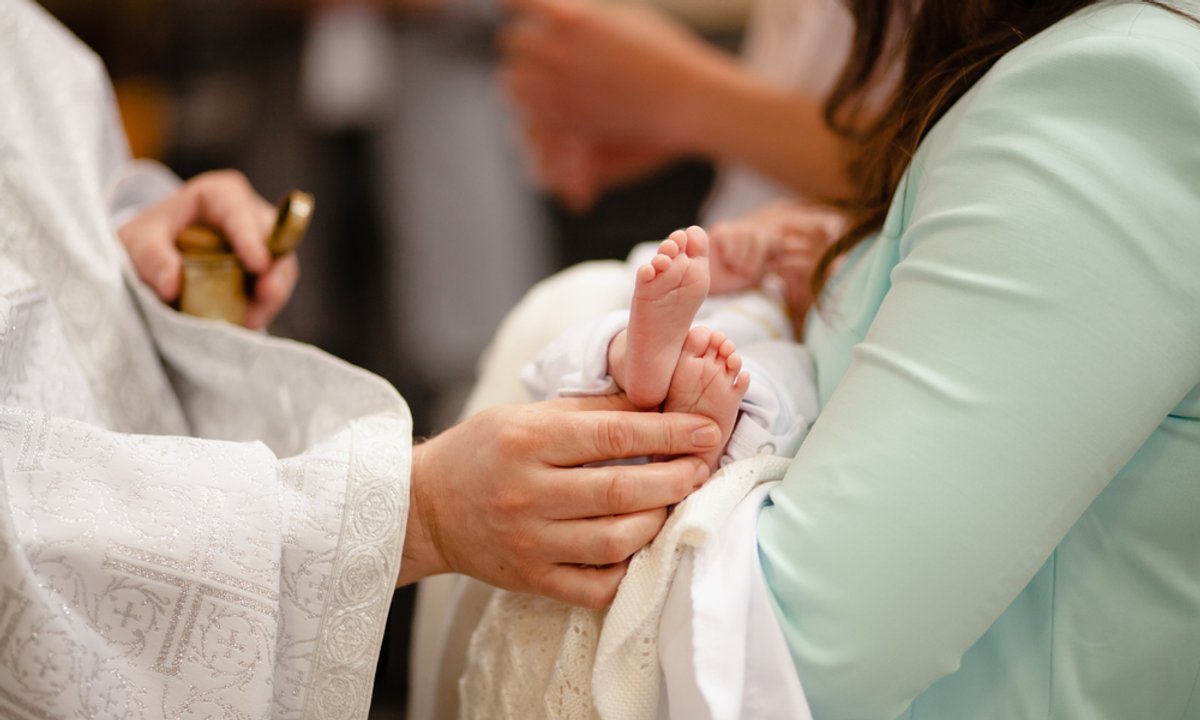 Zaproponowała 100 zł za chrzest dziecka. Reakcja księdza ją zszokowała