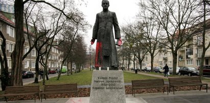 „Kościele, nie chroń zła”. Manifestacja pod pomnikiem księdza Jankowskiego