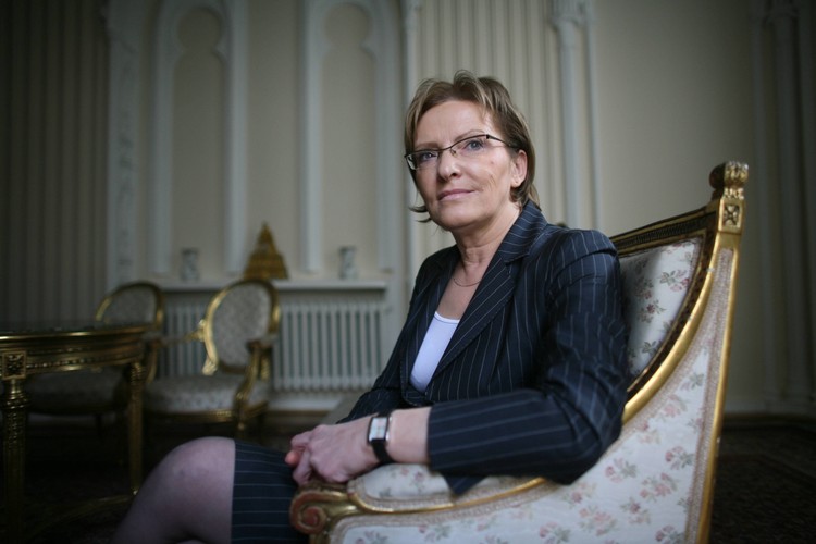 W jednym z wywiadów jej przyjaciółka zdradziła, ze Ewa Kopacz to miłośniczka zwierząt, która kolekcjonuje nakrycia głowy z całego świata.