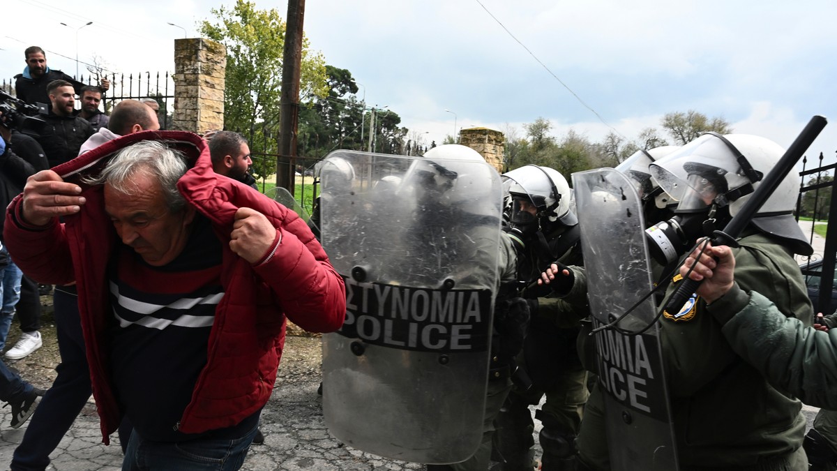 Grčka policija upotrebila suzavac protiv poljoprivrednika tokom protesta u Solunu