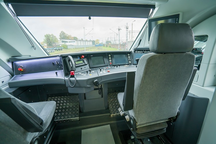 Pociągi są w stanie wozić pasażerów z prędkością do 160 km/h. Impuls to pojazd w pełni niskopodłogowy i z jednoprzestrzennym wnętrzem (czyli bez podziału na wagony).