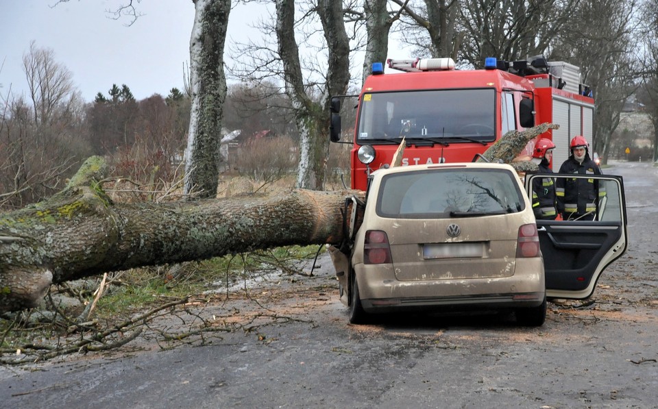 POMORSKIE WYPADEK SILNA WICHURA