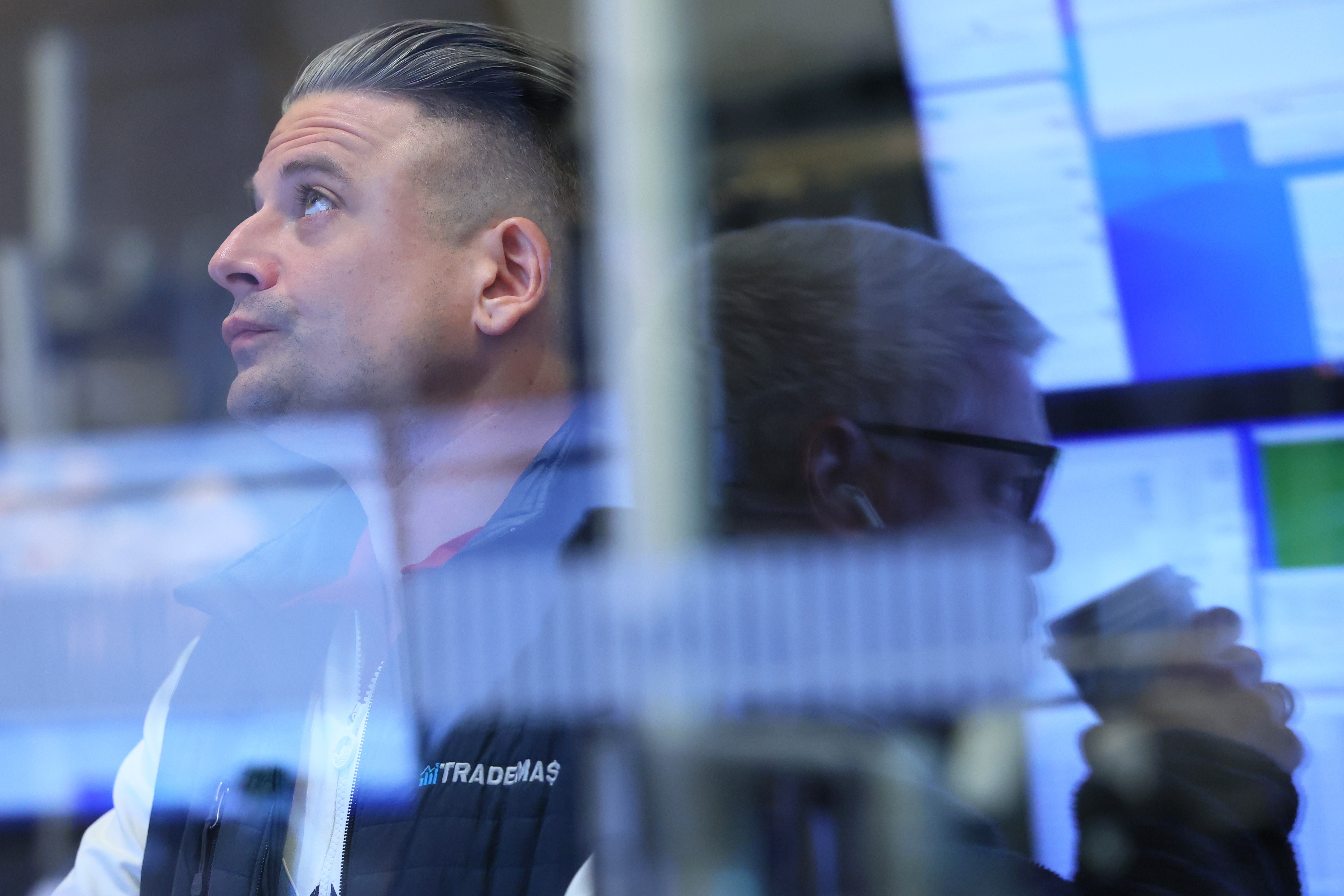 Il tech crolla per timori sull'IA: Oracle -5,4%, l'argento vola a 65 dollari