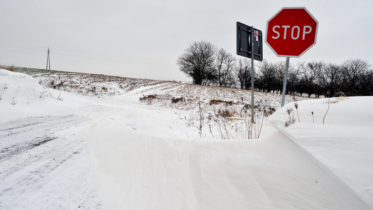 Szykuje się kolejna mroźna niedziela. Temperatura nigdzie nie podniesie się ponad 4 stopnie niżej zera. W nocy i nad ranem w wielu miejscach kraju trudne będą warunki do jazdy samochodem.