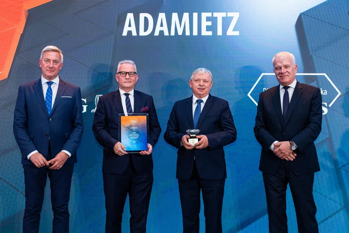 Adamietz numer jeden rankingu Forbesa w województwie opolskim wśród firm z przychodem powyżej 250  mln-nagrodę odebrał Szczepan Kusibab, wiceprezes zarządu firmy