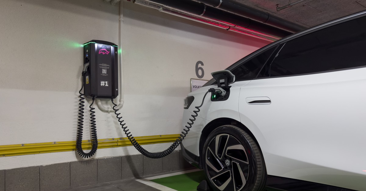 Nawet 40 tys. zł dotacji dla wszystkich. Ale Polacy jakoś nie pędzą po świeżutkie elektryki