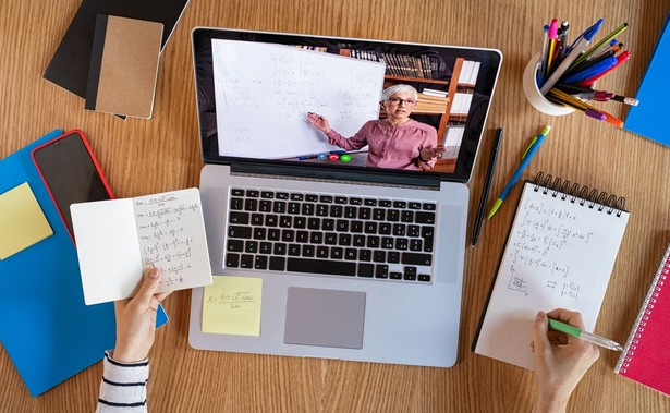 Zdalne studia kontra nauka stacjonarna