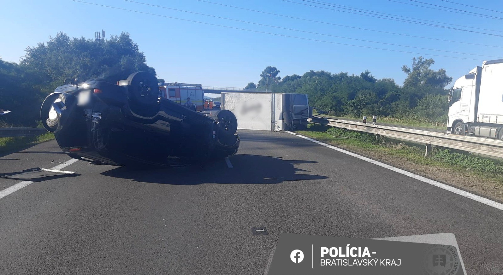 Diaľnica D2 z Bratislavy do Malaciek je uzavretá kvôli nehode.