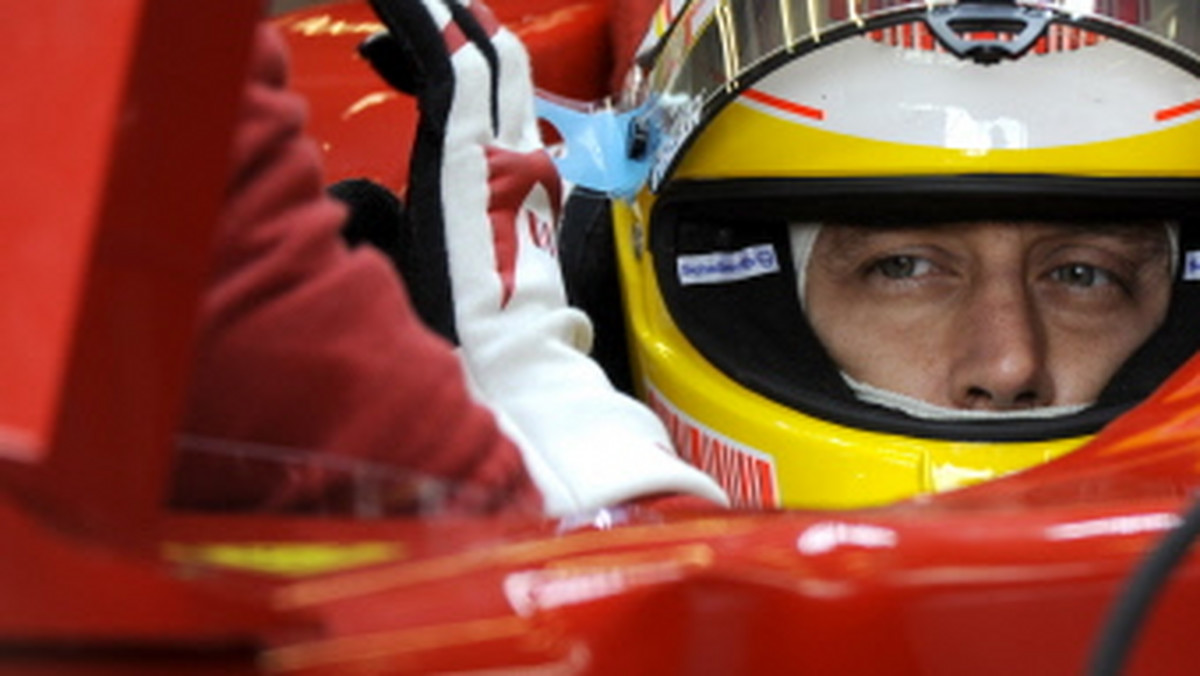 39-letni Włoch Luca Badoer zrezygnował z dalszego pełnienia funkcji kierowcy testowego w teamie Ferrari startującym w mistrzostwach świata Formuły 1. Był związany z włoskim zespołem nieprzerwanie od 20 lat.