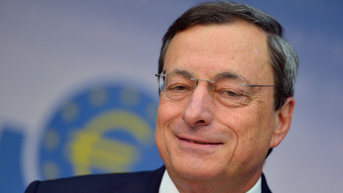 Prezes Europejskiego Banku Centralnego Mario Draghi zapowiedział dzisiaj, że w ramach walki z kryzysem i ratowania wspólnej waluty EBC będzie bez ograniczeń ilościowych skupował krajowe obligacje krótkoterminowe (o terminie zapadalności do trzech lat).