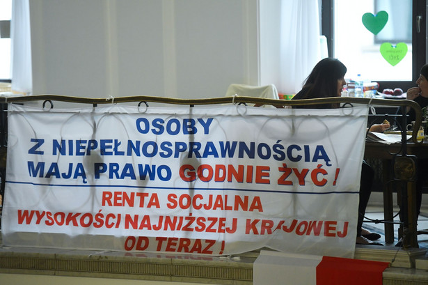 Protest osób niepełnosprawnych w Sejmie