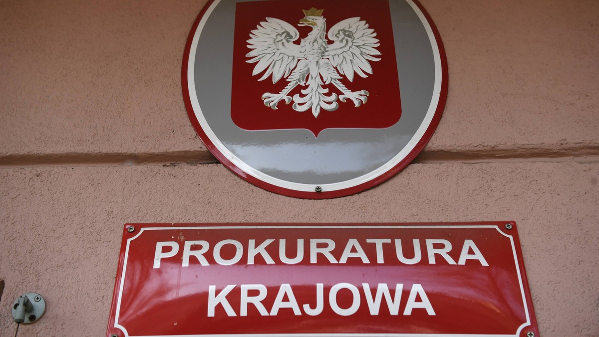 Byli funkcjonariusze CBŚP i i CBA staną przed Sądem Okręgowym w Tarnowie. Śledczy skierowali w poniedziałek akt oskarżenia przeciwko sześciu osobom zamieszanym w tzw. aferę podkarpacką. Policjanci mieli chronić sutenerów w zamian za usługi seksualne i imprezy.