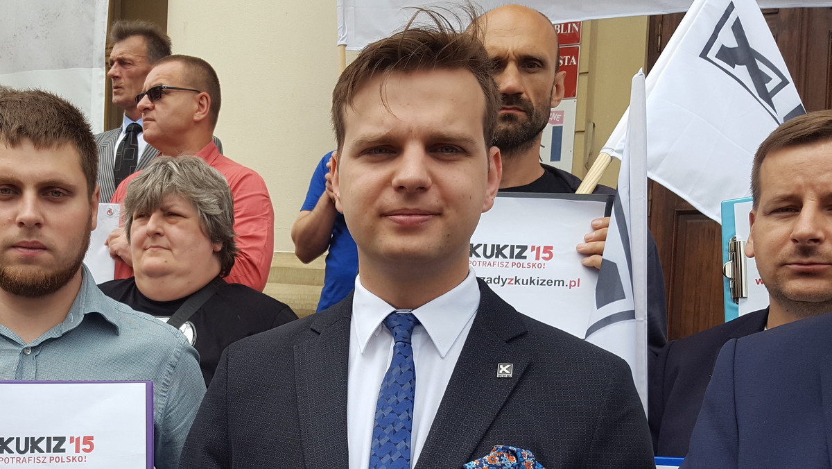 Poseł Jakub Kulesza poinformował na dzisiejszej konferencji prasowej, że odszedł z ruchu Kukiz'15 i przystąpił do partii Wolność Janusza Korwin-Mikkego. Jako najważniejszy powód swojego odejścia podał niemożność współpracy z Dariuszem Pitasiem, wiceszefem ruchu Kukiz'15. O politycznym transferze jako pierwsza nieoficjalnie informowała "Rzeczpospolita".