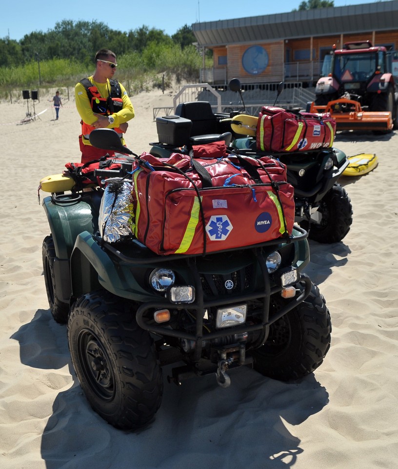 Tłumy na plaży w Świnoujściu. Sezon rozpoczęty