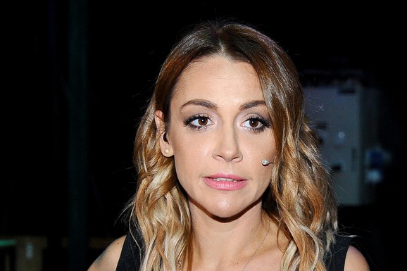 MARIJANI MIĆIĆ SA SVOJIM ĆERKAMA NIKAD NIJE DOSADNO Objavila komičnu scenu iz porodičnog doma i nasmejala sve: Pogledajte kako se zabavlja sa mezimicama