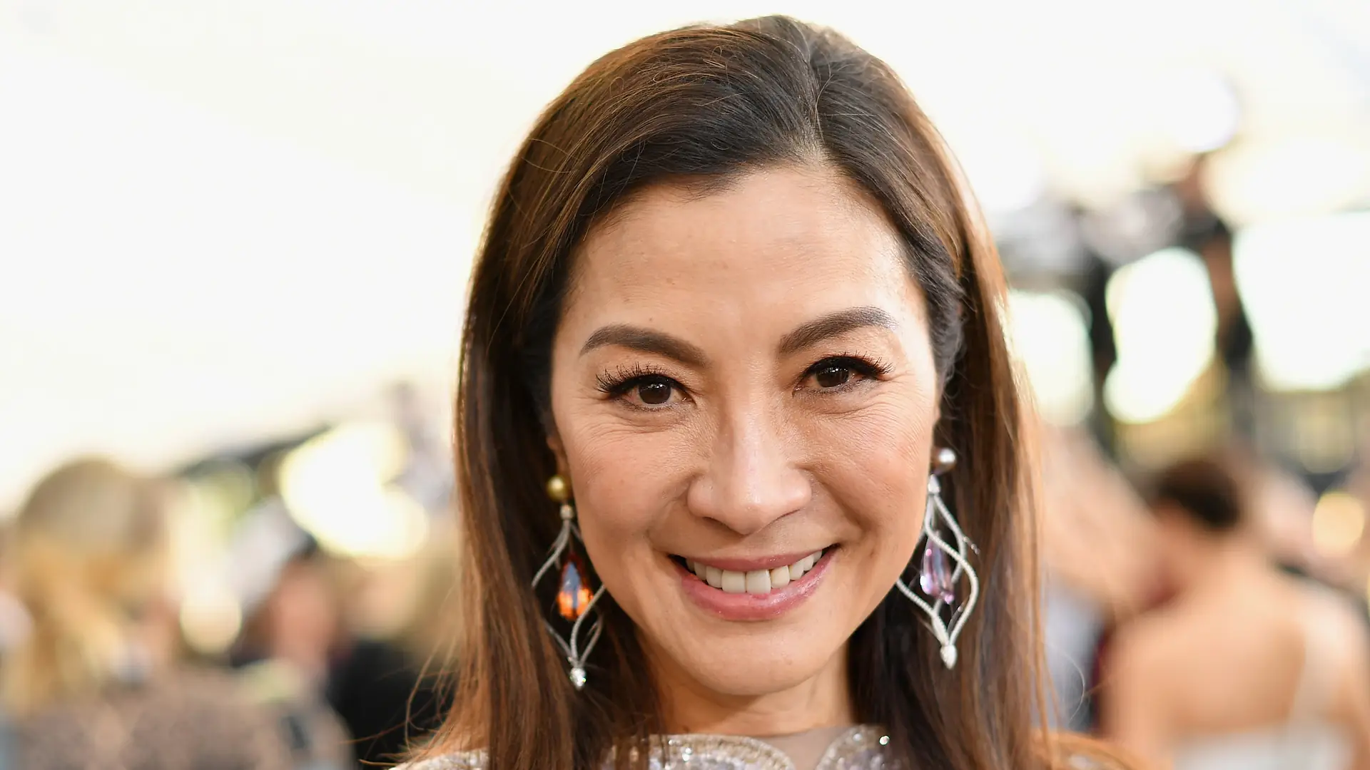 Michelle Yeoh to pełna wdzięku gwiazda kina akcji, która skopała tyłek Jackiego Chana