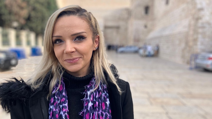 Nadja Hazboun je veoma sreća što ponovo vidi Božićnu jelku i što se turisti vraćaju u Vitlejem | Foto: BBC