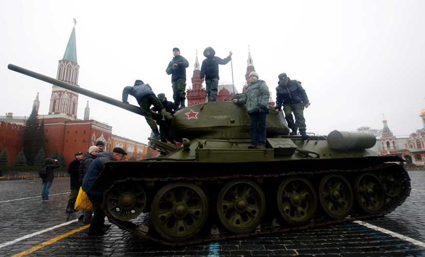 Historyczna parada w Moskwie. Rosjanie świętują 73. rocznicę bitwy o Moskwę