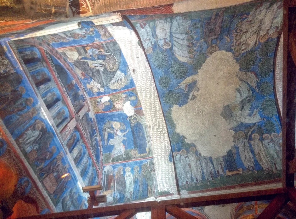 Do sada je pronađeno 36 podzemnih gradova i 600 crkava među kojima i najstariji manastir na svetu. Pretpostavlja se da gradova pod zemljom ima 200.