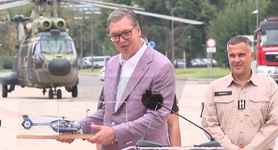 Aleksandar Vučić ispred Palate Srbija 