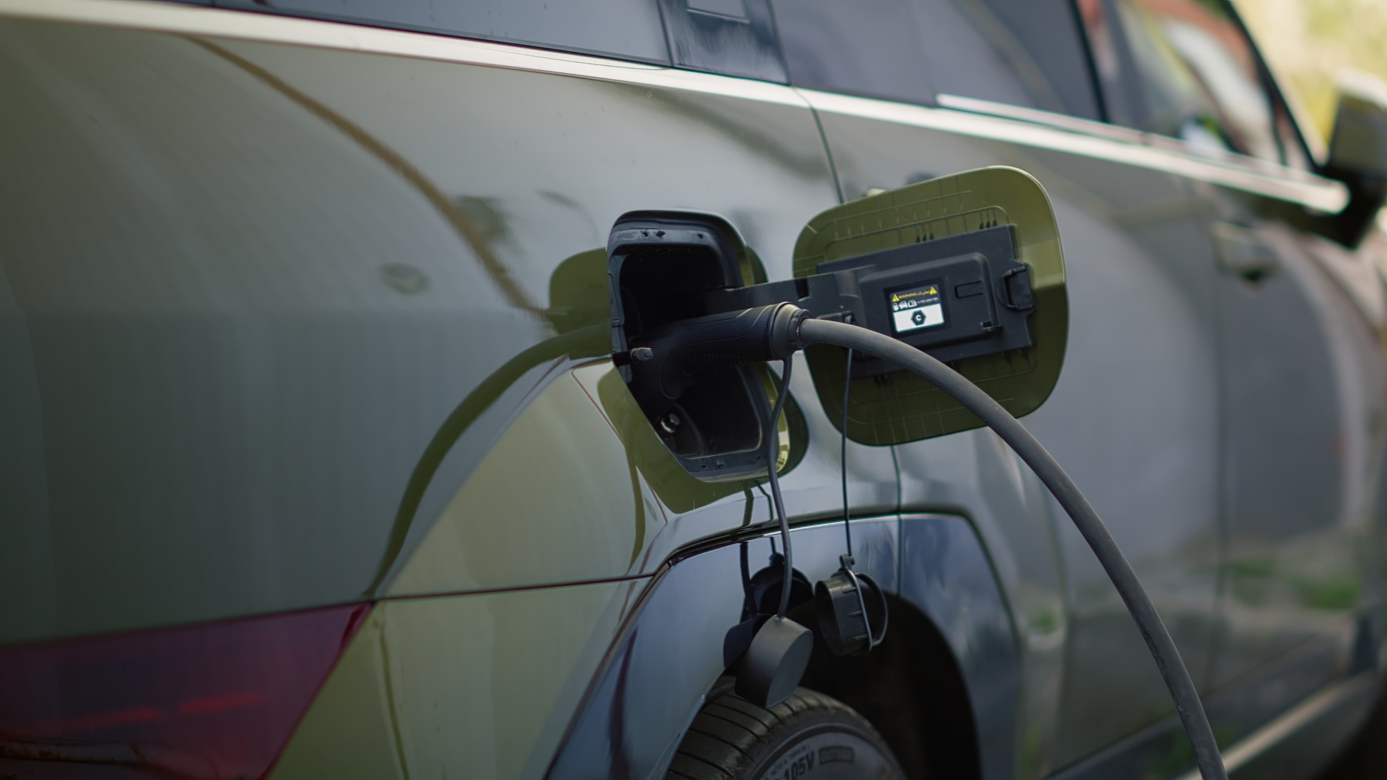 Verejná DC rýchlonabíjačka na slovenskom parkovisku. Bez paušálneho programu zaplatíte až 0,59 eura za kWh, čo zmazáva väčšinu výhody elektromobilu oproti benzínu. 