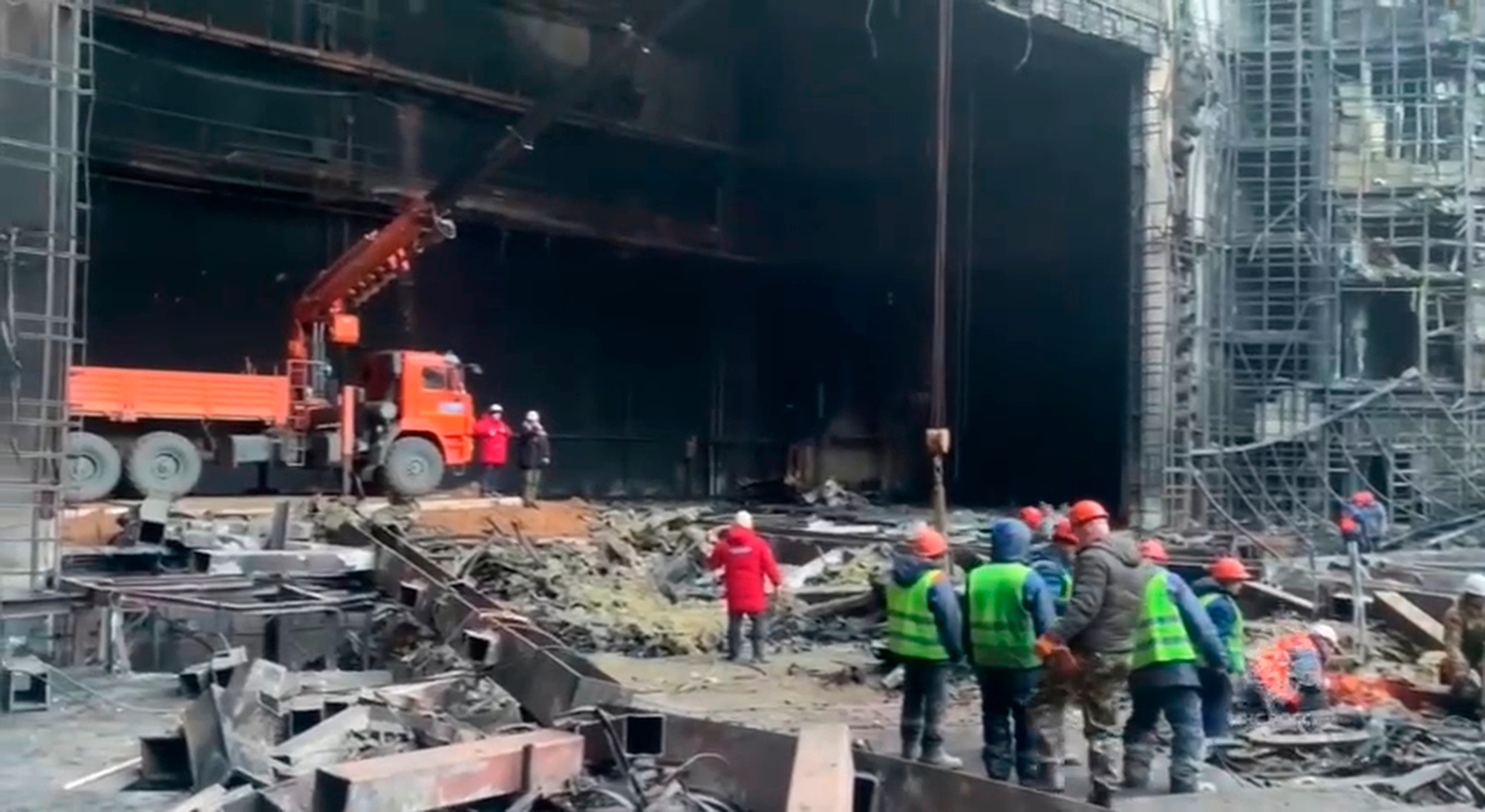 Pozostatky zničenej koncertnej haly v Rusku.