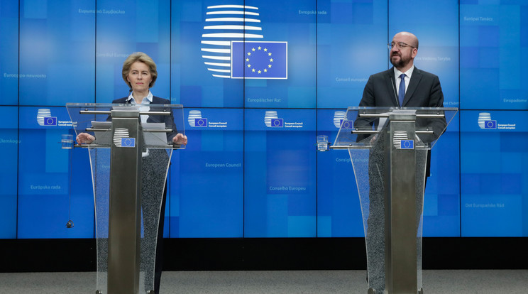 harles Michel, az Európai Tanács és Ursula von der Leyen, az Európai Bizottság elnöke  / Fotó: MTI/EPA/Stephanie Lecocq
