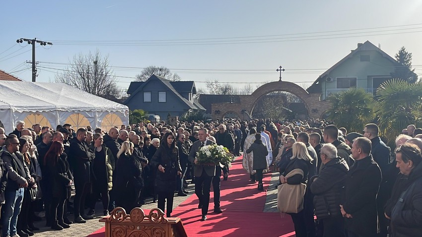 Aleksandar Antić na sahrani Dragana Markovića Palme