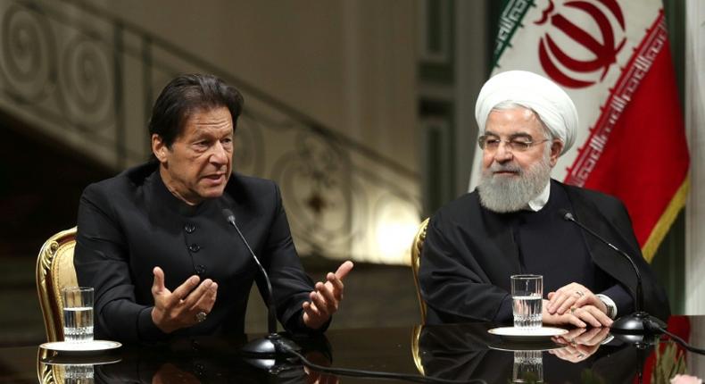 Pakistani Prime Minister Imran Khan (L) and Iranian President Hassan Rouhani have agreed to set up a joint border force