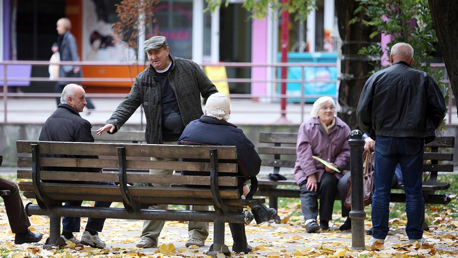 Zabrana kretanja za sve osobe preko 65 godina stupila na snagu. Ko napusti mesto stanovanja, sledi krivična prijava