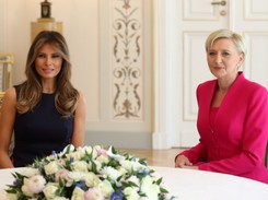 Starsza wybrała większy luz... Melania Trump i Agata Duda na kawie. FOTO