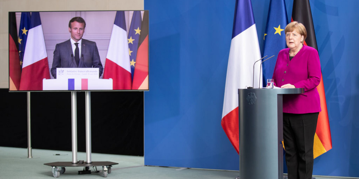 Macron i Merkel podkreślali podczas konferencji, że wsparcie w wysokości 500 mld euro powinno zostać przeznaczone na wydatki budżetowe dla krajów najbardziej dotkniętych pandemią, która sparaliżowała działalność gospodarczą kontynentu.