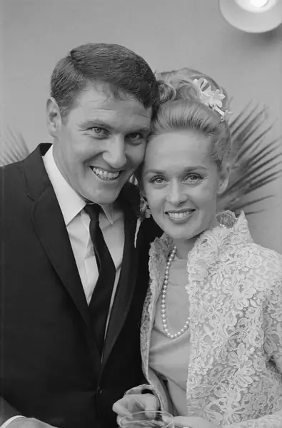 Noel Marshall i Tippi Hedren w dniu ślubu, 1964 r. / Getty Images