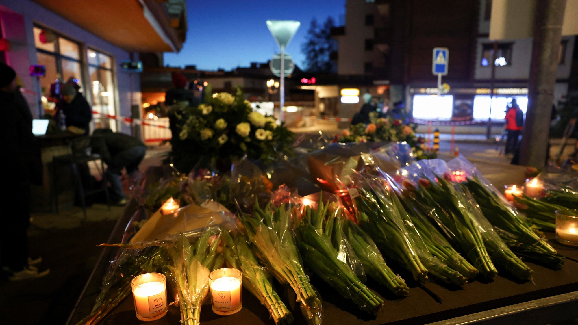 Švajčiarsko smúti za obeťami nešťastia v bare Le Constellation bar v lyžiarskom stredisku Crans-Montana