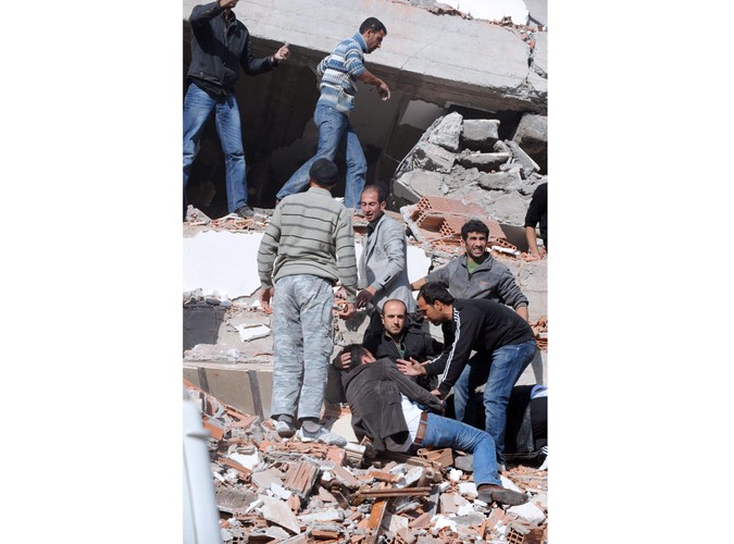 Akcja ratunkowa po trzęsieniu ziemi w Van