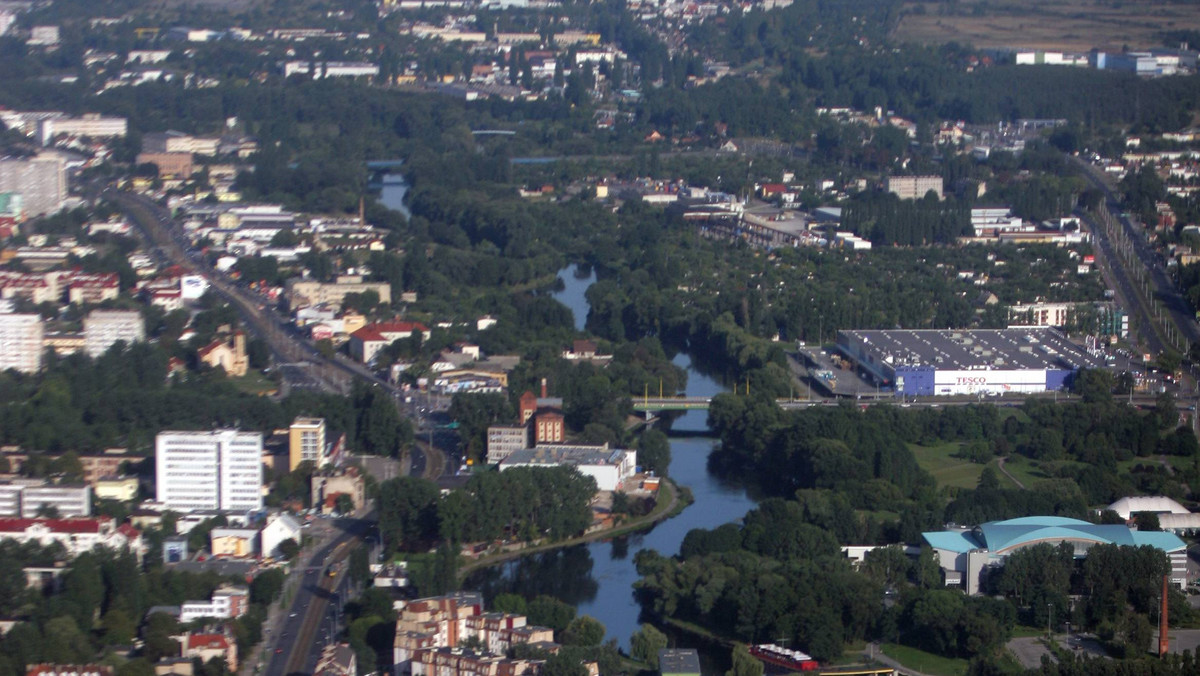 W ciągu najbliższych 20 lat Bydgoszcz wyludni się o ponad 66,5 tysiąca mieszkańców. Szacuje się, że mieszkańcy osiedlą się w wioskach pod miastem - informuje gazeta.pl.