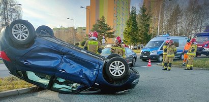 Groźna kolizja dwóch samochodów. Obu kierowców łączy jedno