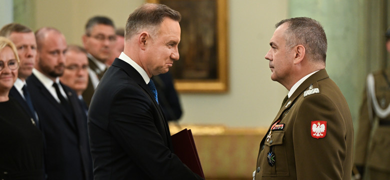 Niezwykła kariera generała Wiesława Kukuły. "Jest jak wojskowy Dyzma"