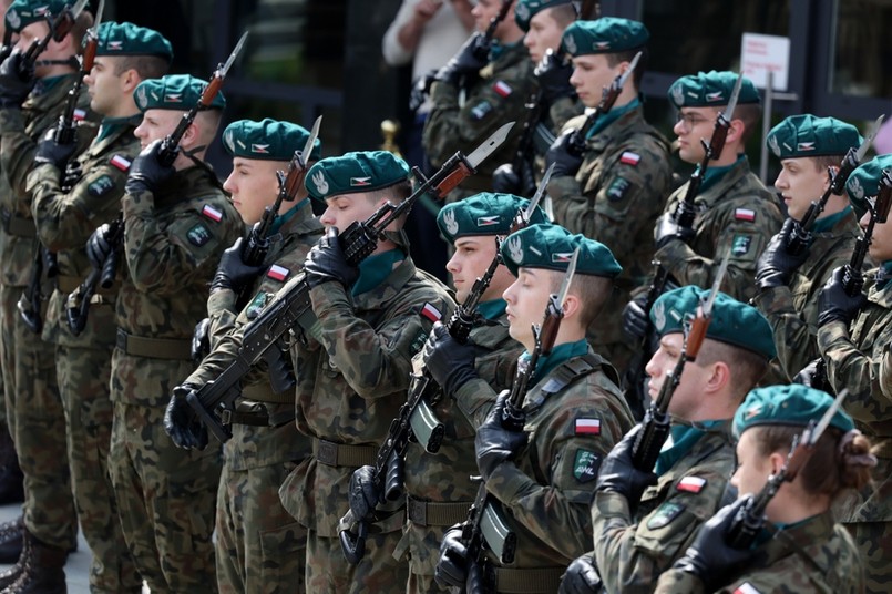 Wojsko wciąż rekrutuje licealistów na wakacyjne szkolenie. Zarobki: 6000 złotych