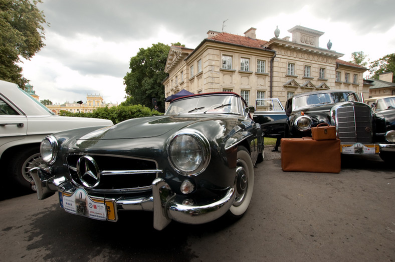 X Zlot Zabytkowych Mercedesów: srebrne gwiazdy w Wilanowie