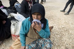 Syrians wait on Turkey-Syria border near Aleppo