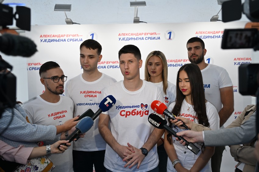 Student Miloš Pavlović na skupu SNS u Areni