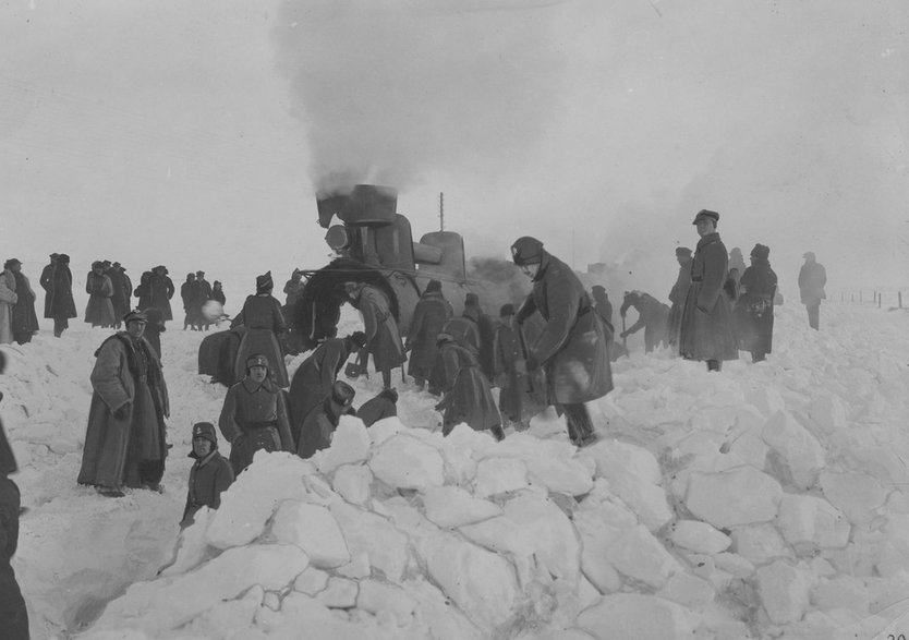 Odśnieżanie torów na trasie Lwów - Tarnopol, zima 1929